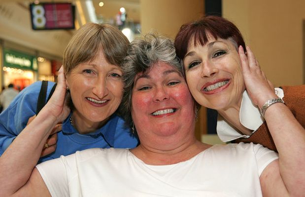 Cathy, Shauna, and Marjorie
At the Bullring, Birmingham, April 26 2005
Schlüsselwörter: Cathy Marjorie Shauna Bullring Birmingham