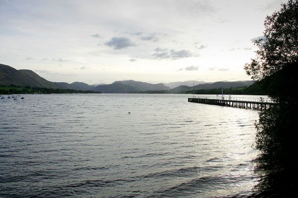Ullswater, in the English Lake District
[url=http://www.ullswater.co.uk/]Ullswater[/url] is the second largest lake in the English Lake District.  Marjorie and I visited very, very briefly on our way back to Whitecroft, September 24 2005.
Palabras clave: Ullswater English Lake District