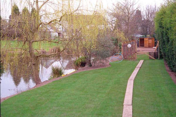 New Whitecroft Lawn by Our Duck Pond
Λέξεις-κλειδιά: Whitecroft duck pond lawn garden