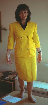 Marjorie in a Wrinkled Yellow Dress
Marjorie standing on a coffee table in the Hyatt Hotel, Perth, Australia -- wearing a bit of a wrinkled yellow dress.  We were in Perth to interview salespeople for Transax Australia.
Palabras clave: Marjorie yellow dress Hyatt Hotel Perth Australia Transax Australia