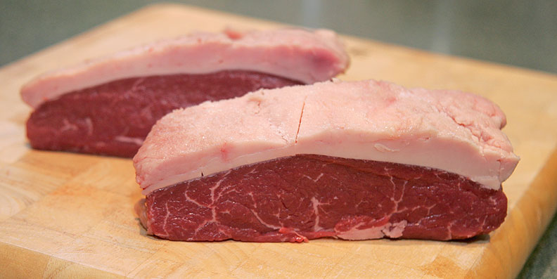 Two Picanha Steaks Cut From The Whole
This is the piece that Marjorie rubbed with salt.  We have cut the steaks quite thick, and are about to put them on the grill.
Ključne besede: picanha steaks Scottish | Kobe beef grill rubbed salt meat